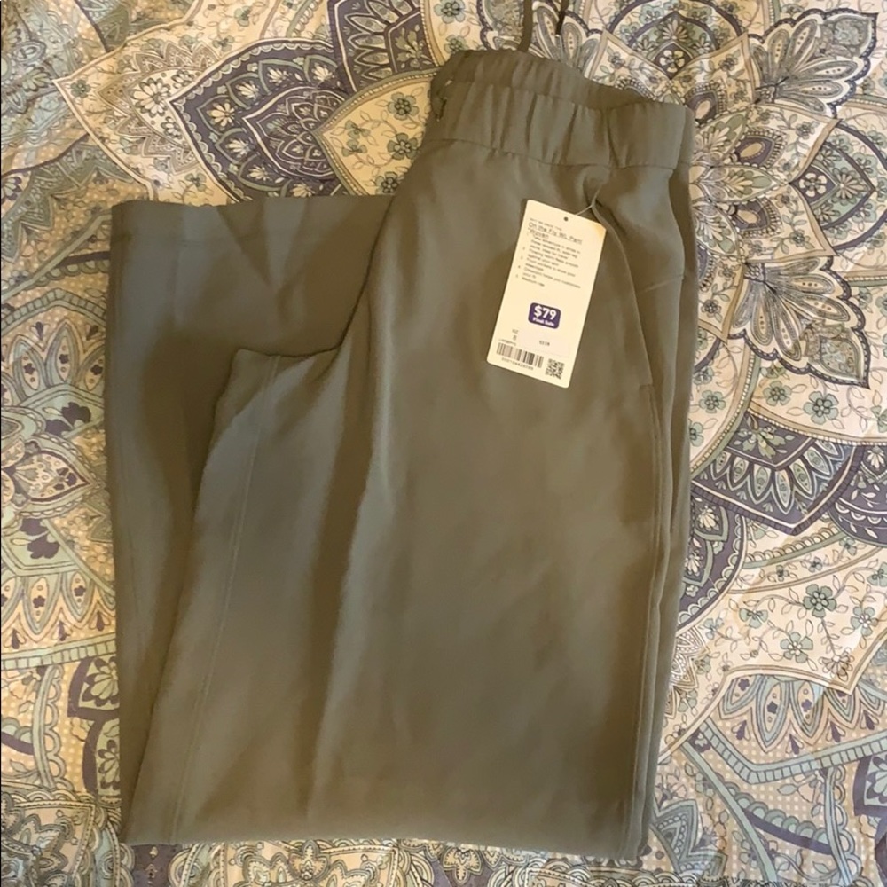 Bnwt Lululemon on the fly wide leg pants